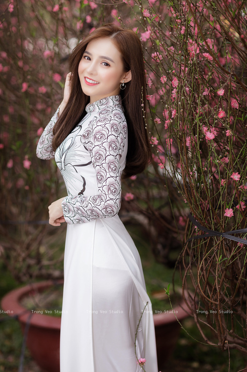 外援持球领跑球队，连环进攻令对手眼花缭乱，打球外援
