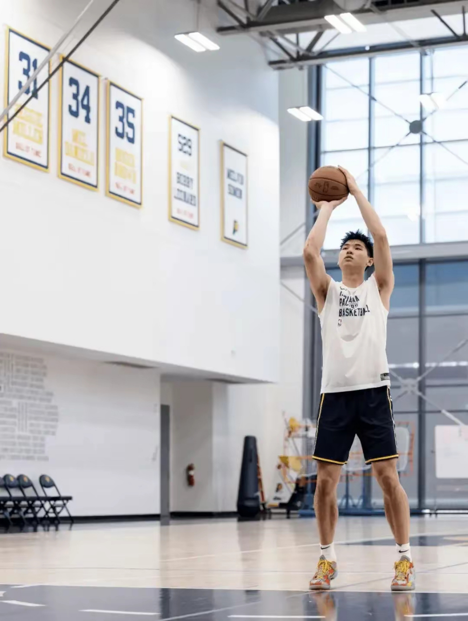 在NBA闪耀的中国球员：梦成真的旅程的简单介绍